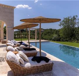  4 Bedroom Villa with Infinity Pool near Rovinj, Istria, Sleeps 8